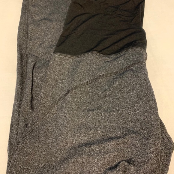 Maternity workout outfit size small - Picture 2 of 5